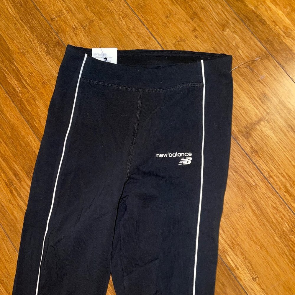 New Balance Mid Rise Tight Legging Black Size Small NWT  waist 24" inseam 27" - Picture 2 of 4